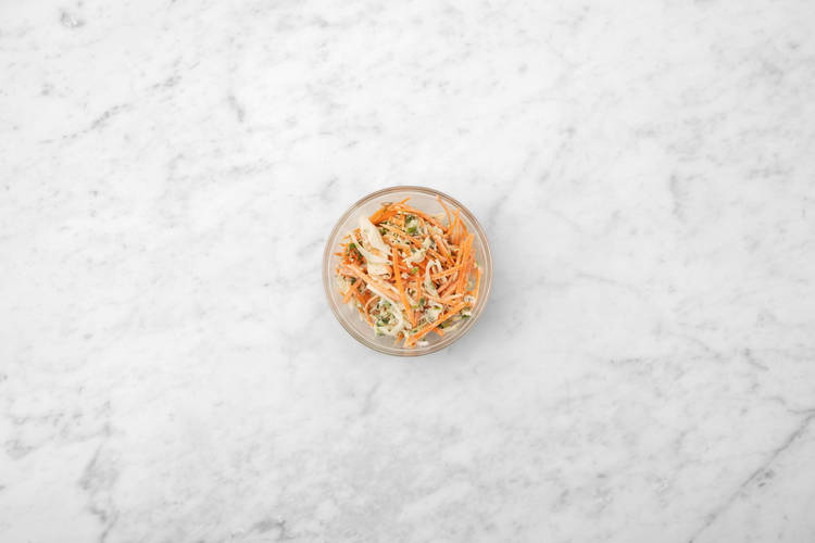 Préparer le coleslaw