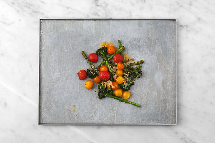 Assaisonner les légumes et griller les pains