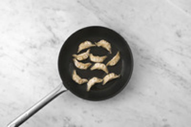 Cook the gyozas
