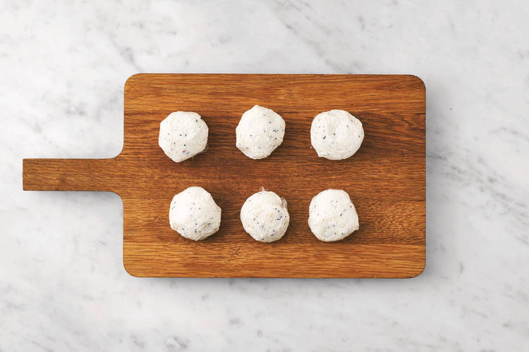 Make the sesame rice balls