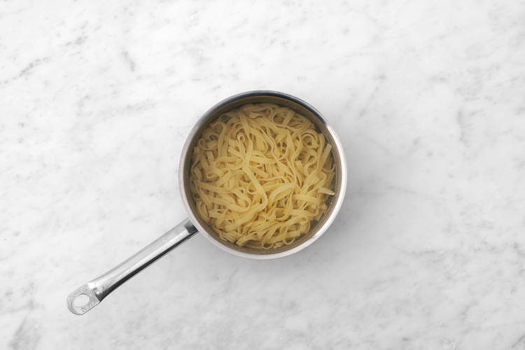 Cook the fettuccine