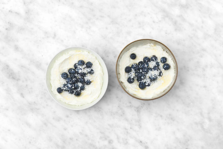 Yoghurt met blauwe bessen en kokosrasp