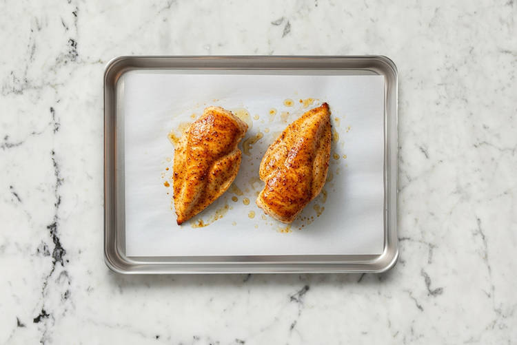 Cuire le poulet et les carottes