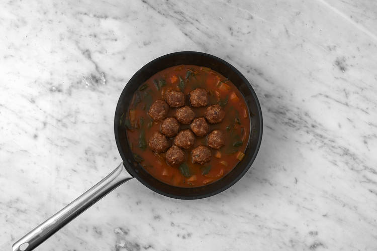 Aggiungere le polpette