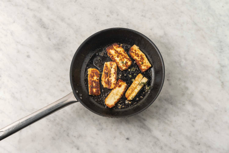 Cook the halloumi
