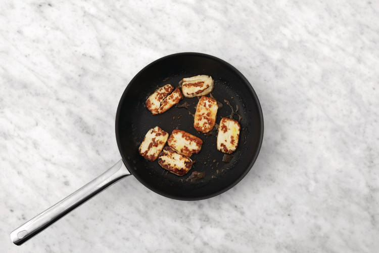 Cook the halloumi