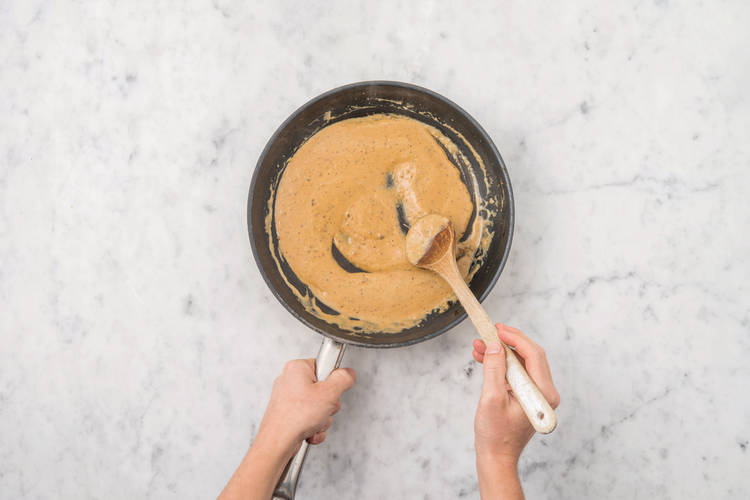 Make the creamy sauce 