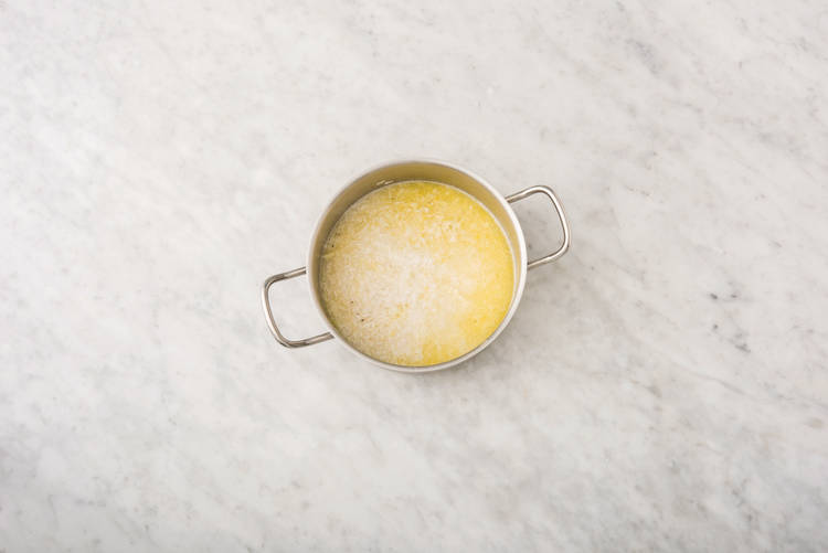 Cook the garlic rice 