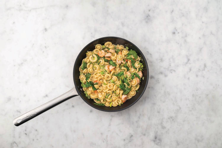 Cook the prawns & sauce