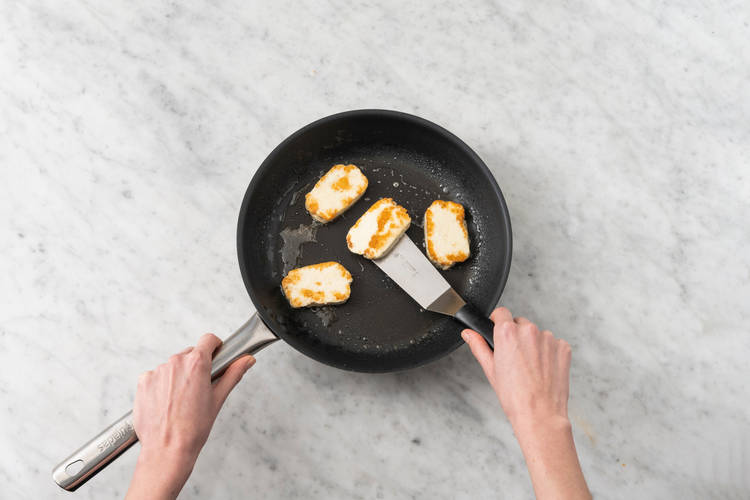 Cook the halloumi