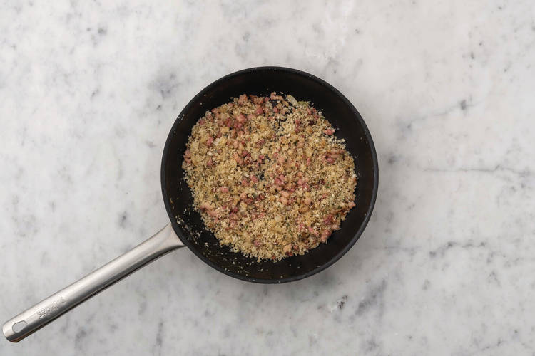 Make the bacon crumb