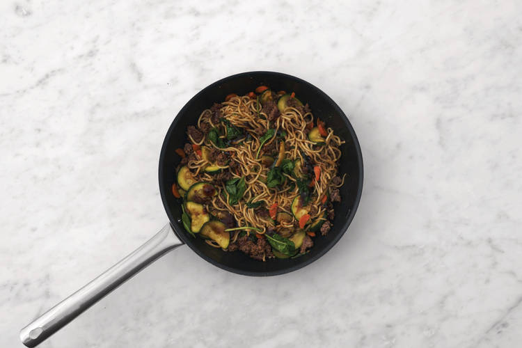 Make the noodle stir-fry