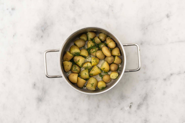 Tillsätt dill och smör