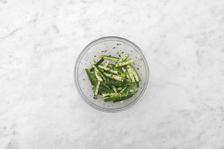 Für den Gurkensalat