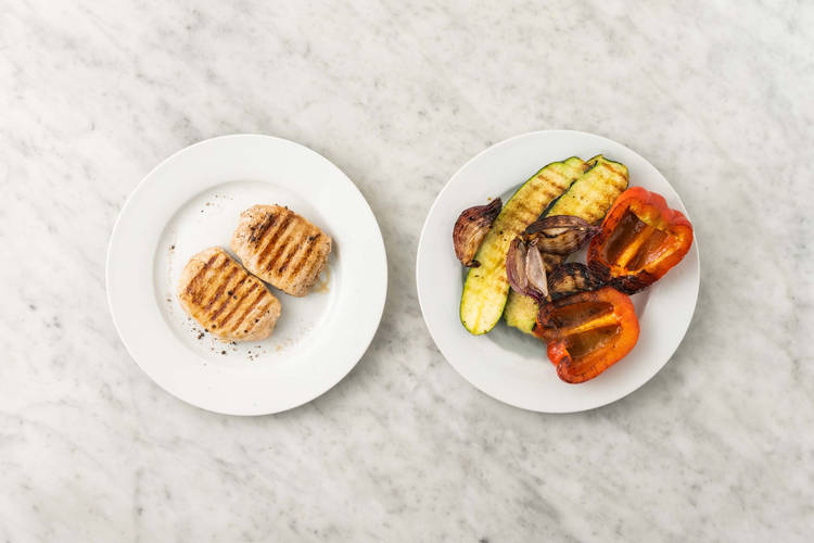 Griller le porc et les légumes