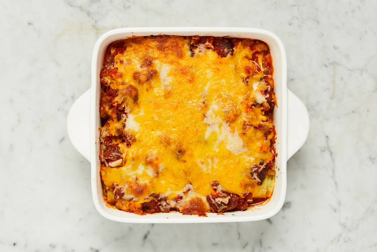 Assembler et cuire les rouleaux de lasagne