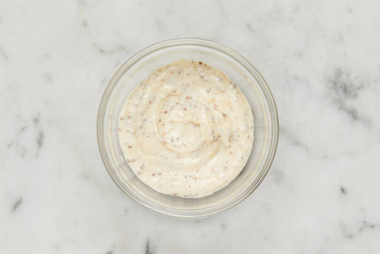 Make sauce and butter buns