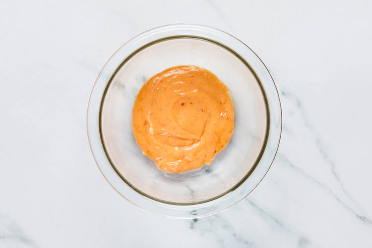 Préparer la mayo au chili doux
