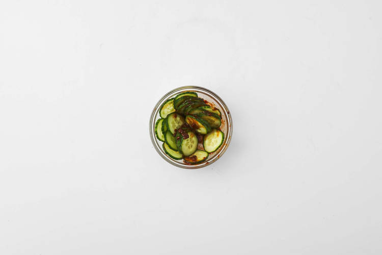 Komkommersalade maken