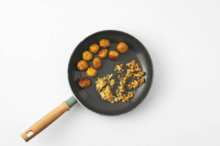Vegan balletjes bakken