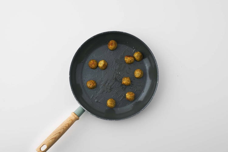 Falafel bakken