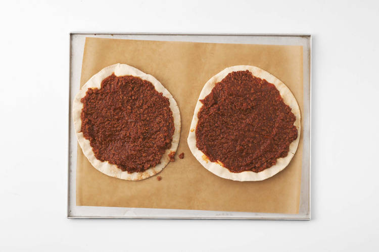 Lahmacun bakken