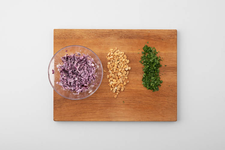 Rodekoolsalade maken