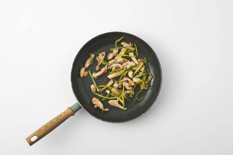 Kippendijreepjes bakken