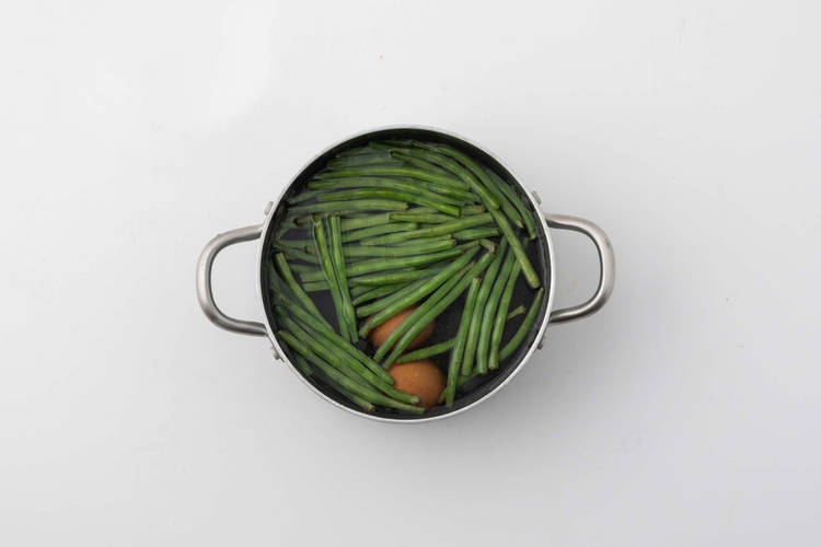 Sperziebonen en eieren koken