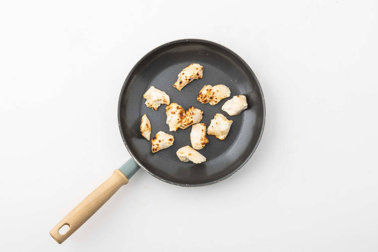 Vegetarische kipstukjes bakken