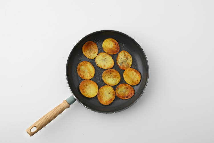 Aardappelschijfjes bakken