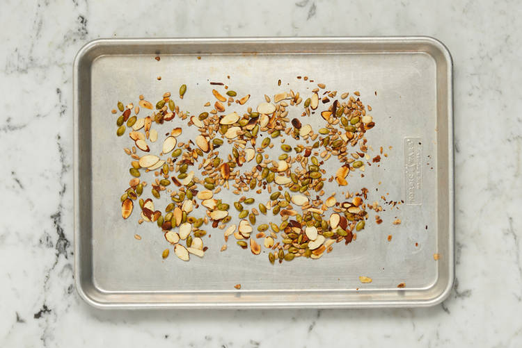 Griller les amandes et le mélange de graines