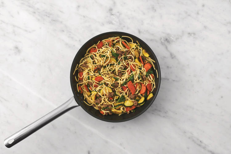 Make the noodle stir-fry