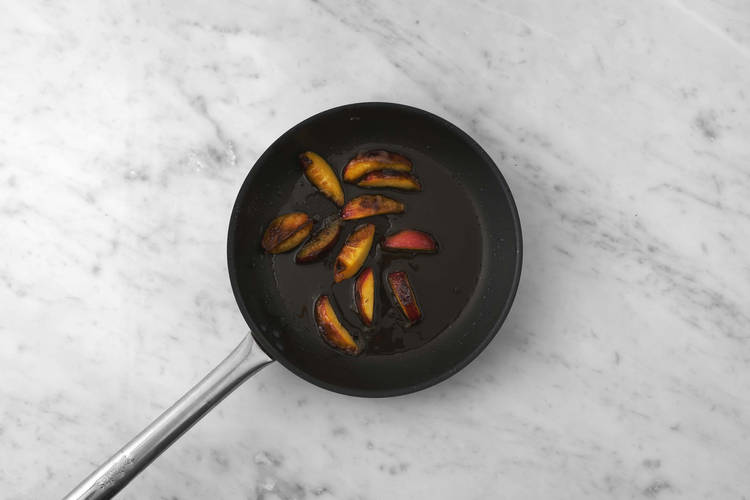 Nektarinen karamellisieren