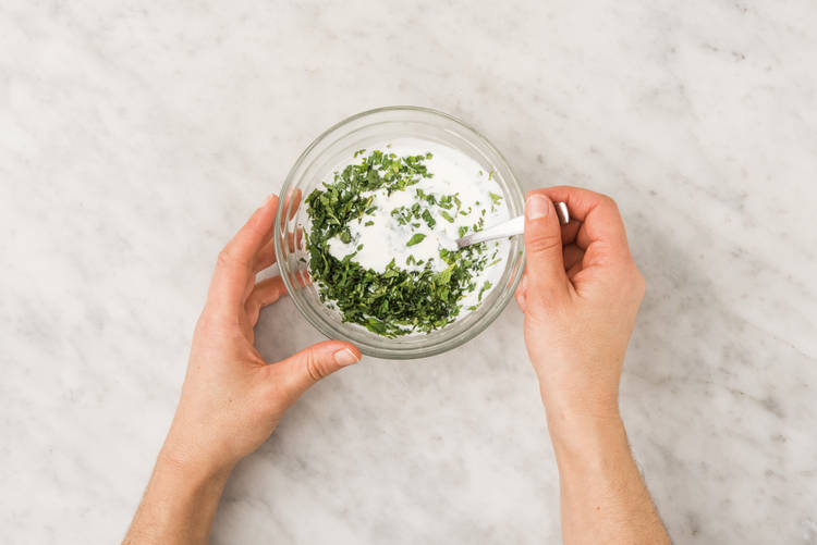 Dip mixen und Brot backen