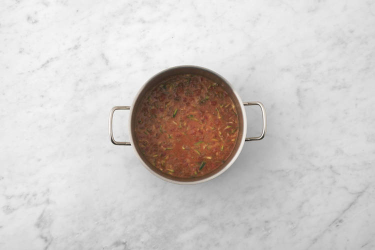 Soße köcheln lassen