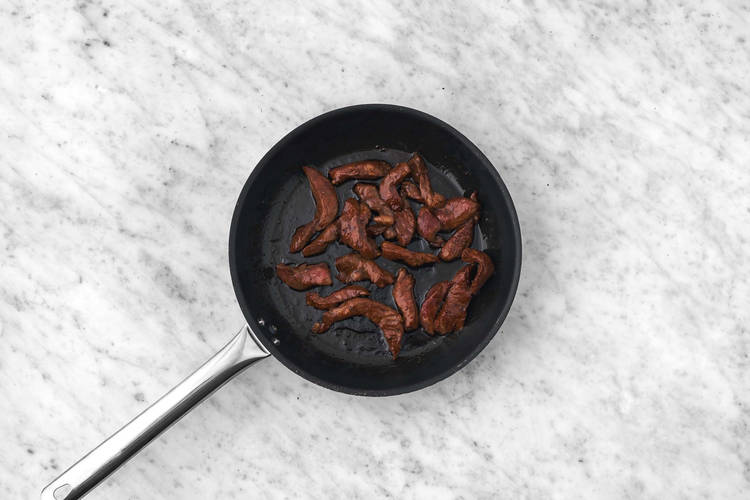 Steakstreifen braten