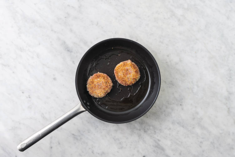 Cook the patties and haloumi