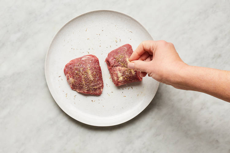 MIX SAUCE & SEASON BEEF