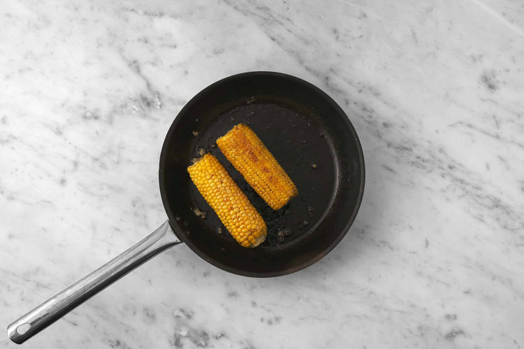 Maiskolben anbraten