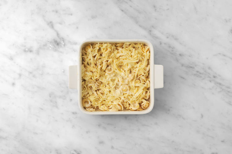 Make the cheesy sauce