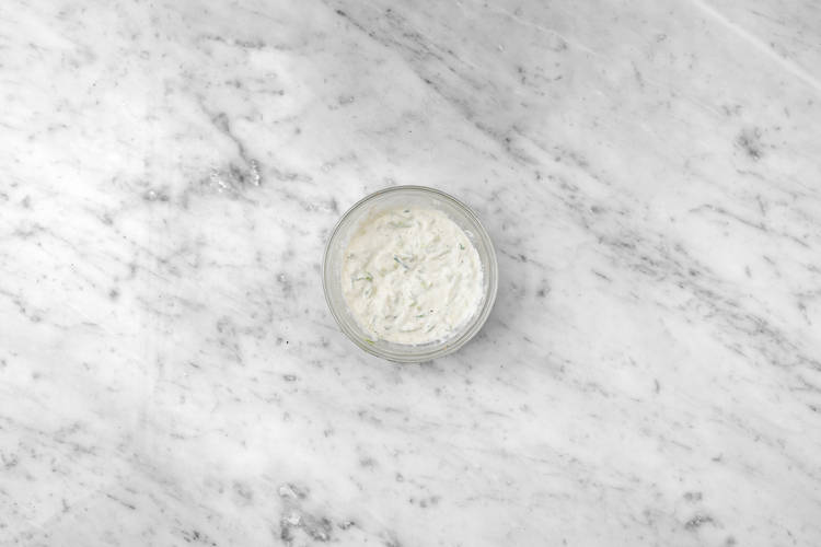 Preparare la salsa tzatziki