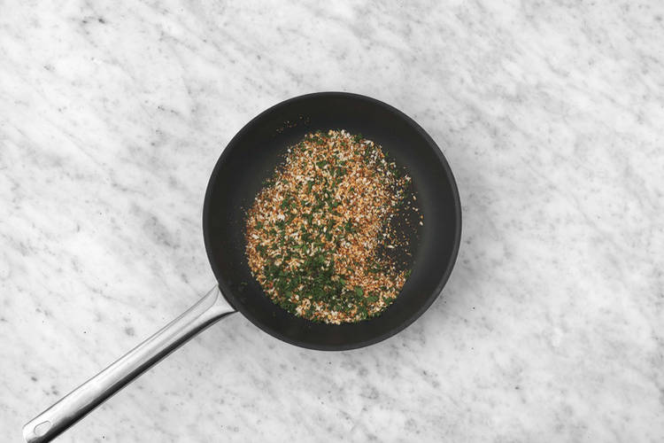 Tostare il pangrattato