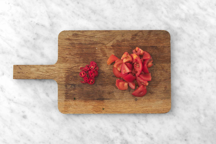 Tagliare il pomodoro
