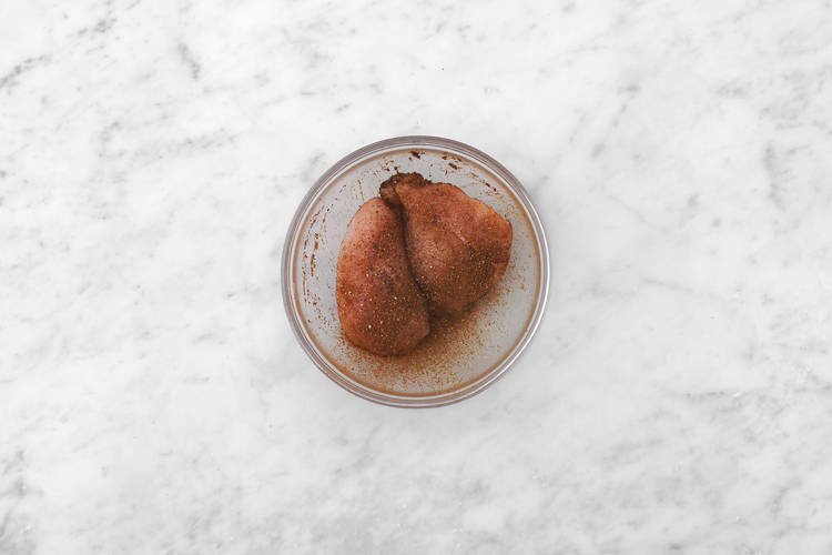 Assaisonner le poulet