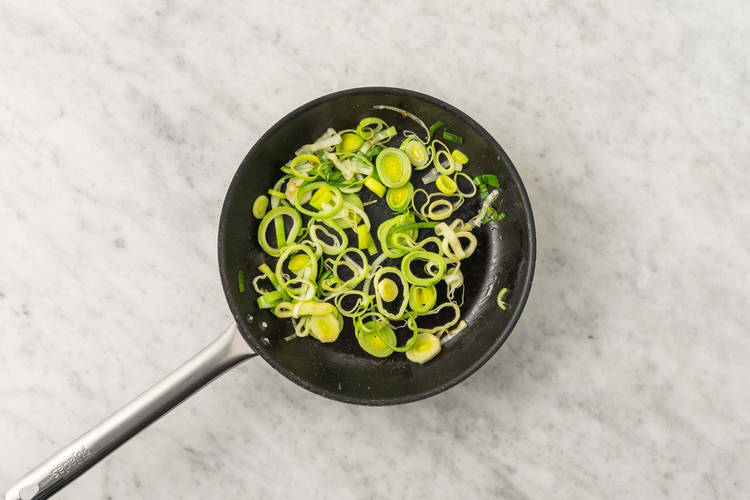 Fry the leek