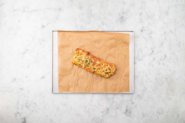 Bag hvidløgsbrød 