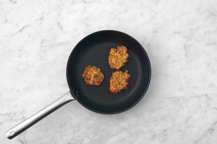 Cuocere le frittelle