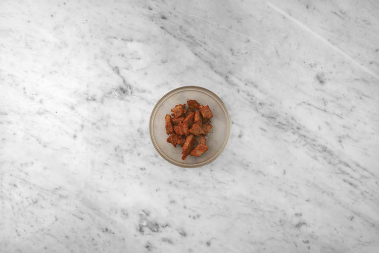 Vegane Filetstücke marinieren