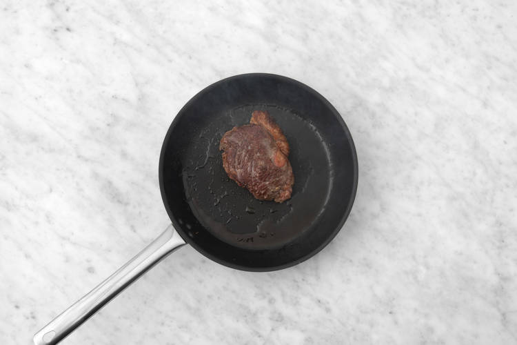 Cook the beef & halloumi